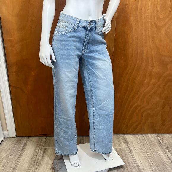 Shein Women's Straight Leg Mid Rise Light Denim Blue Jeans Size 26 - Picture 1 of 9